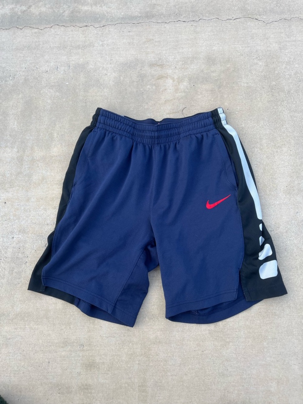 Nike Elite Men’s Navy Athletic Shorts with Black Side Panels and Red Swoosh Sz M